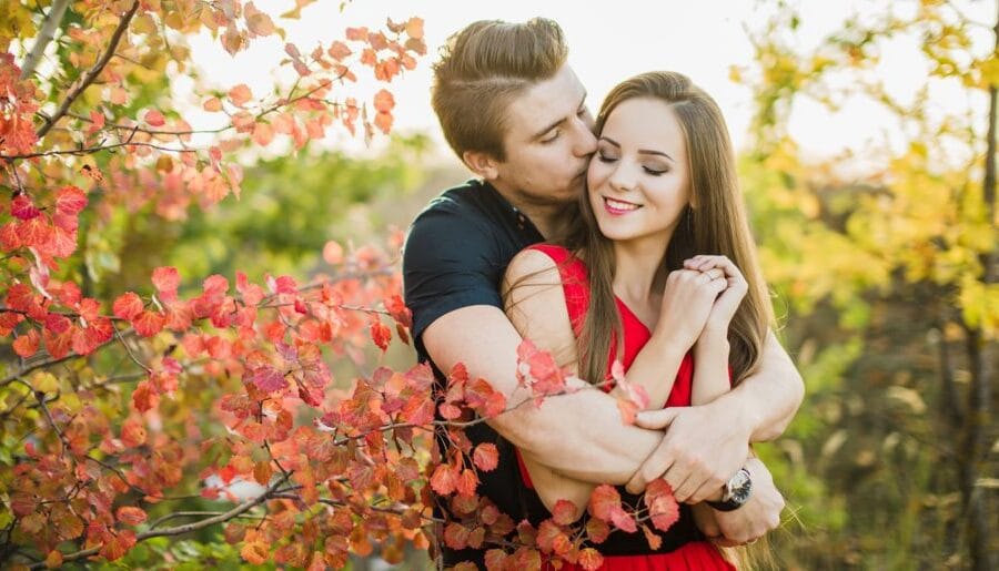 Beautiful loving couple romance in nature autumn leaves HD Wallpaper 1920x1200 915x515 1