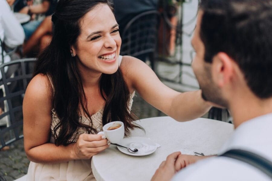 happy couple smiling and having coffee t20 OzAJLE