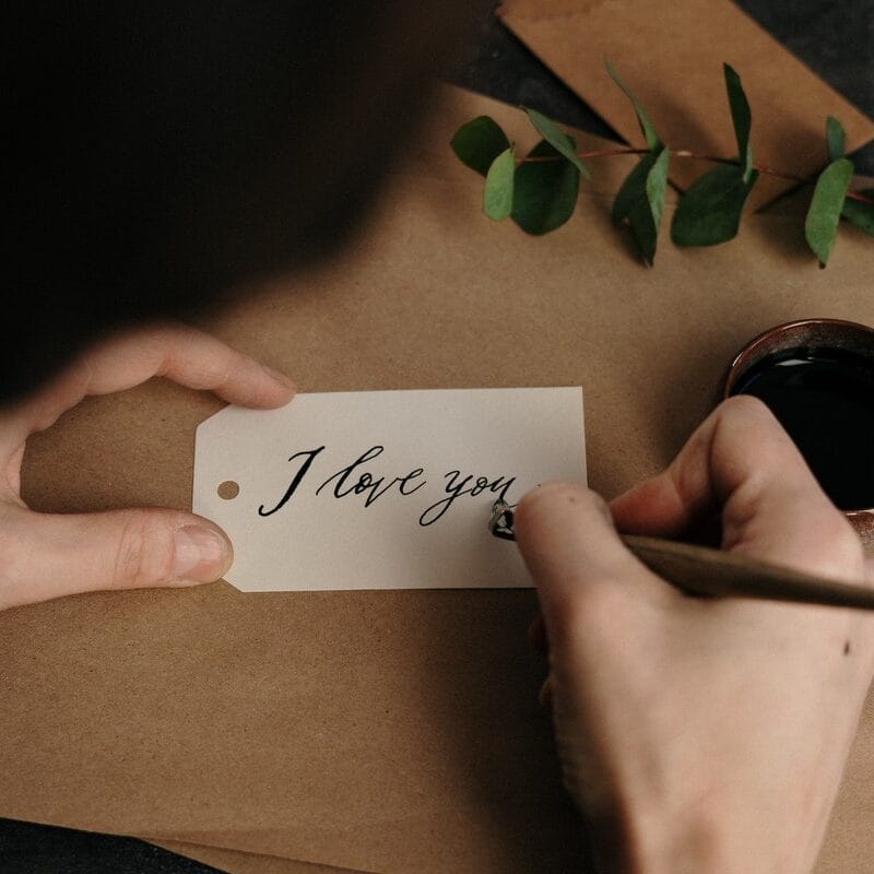 Αν σε αγαπάει θα στο δείξει και αν του λείψεις θα στο πει