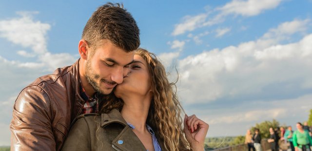16 απλές προτάσεις που μπορεί να πει ο σύντροφός σου και να λιώσεις από αγάπη
