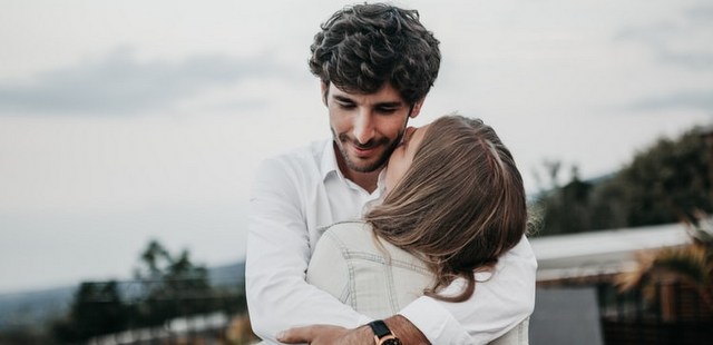4 σημάδια που δείχνουν ότι αξίζει να προσπαθήσεις για τη σχέση σου