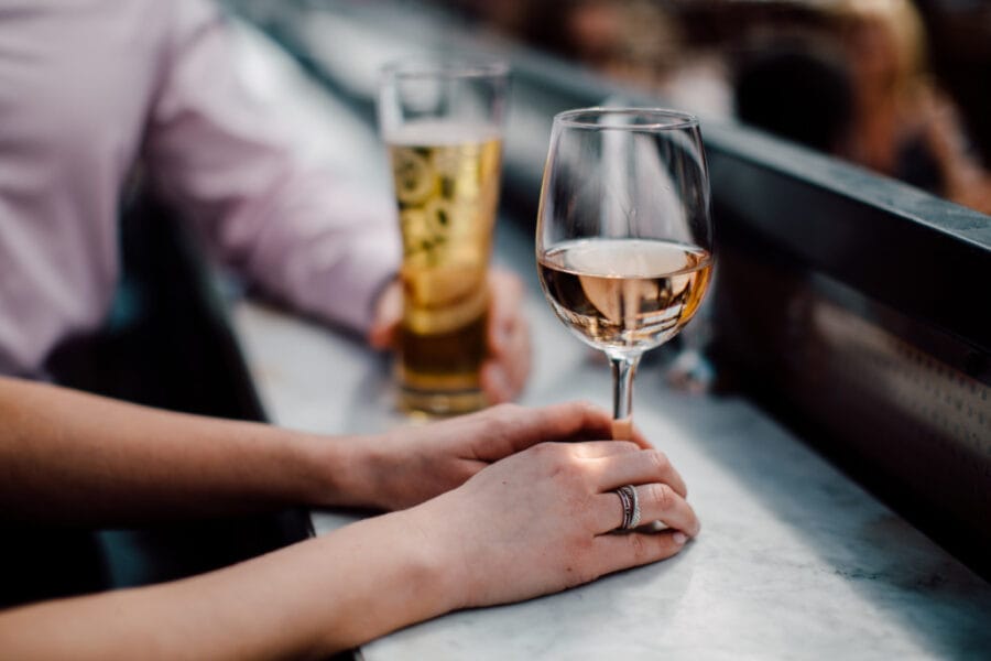 restaurant alcohol bar cocktail wine drinks date classy t20 AeXaEZ