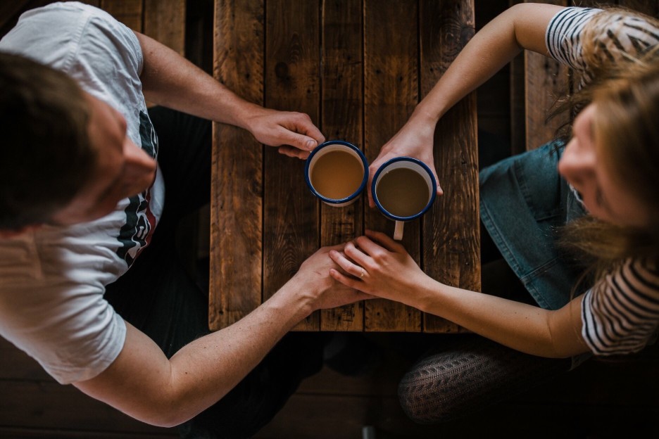 10 λόγοι για τους οποίους να επιλέξετε τον καφέ για το πρώτο ραντεβού