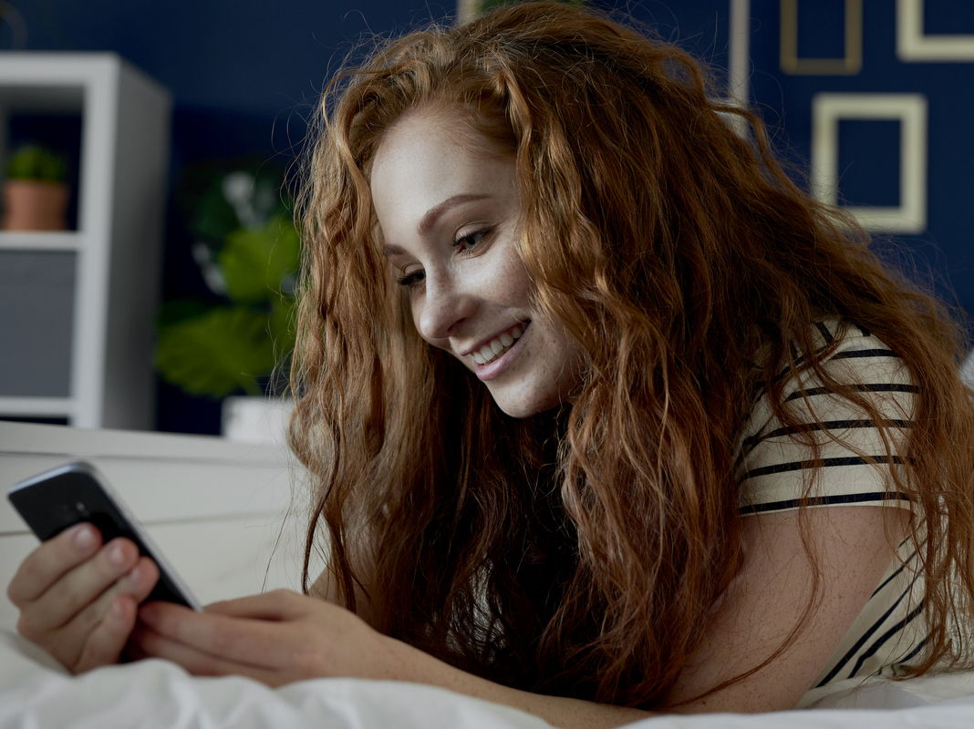 Texting expert: 6 tips για να μη στέλνεις βαρετά μηνύματα σε social media και dating apps